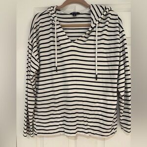 Ladies lightweight pullover hoodie shirt